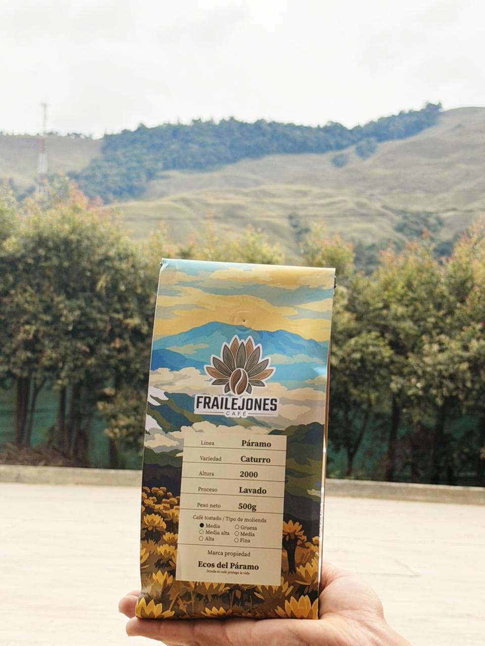 Frailejones Café Páramo · Caturro coffee bag against the Urrao páramo